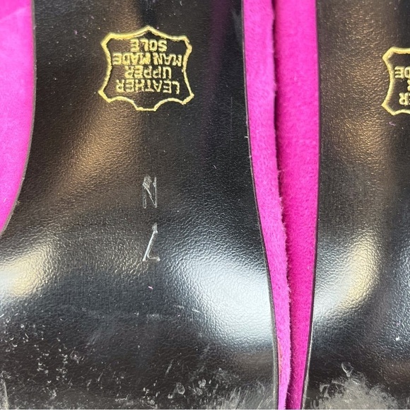 Caressa size 7 N fuschia suede metal filigree accent heels - Picture 12 of 15